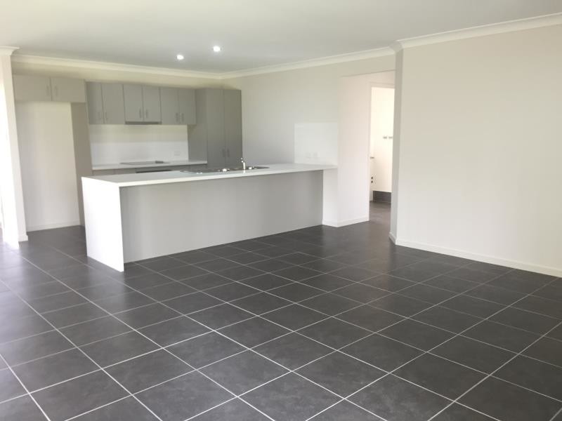 7 Hedgerose Way, Parkhurst QLD 4702